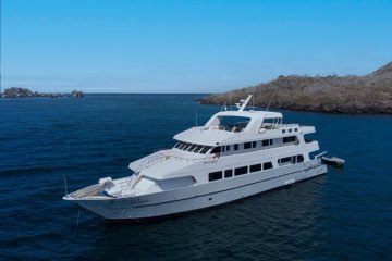 Galapagos: Galaxy I Western Route 6 days 