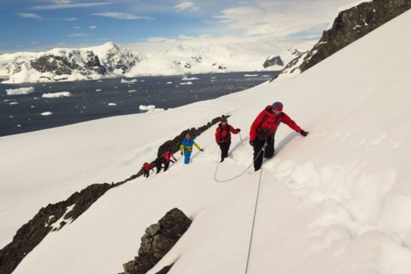 how to choose an Antarctic destination, blue icebergs